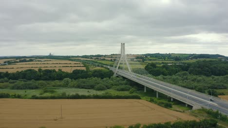 Die-Mary-McLeese-Boyne-Valley-Bridge-Ist-Eine-Schrägseilbrücke-In-Der-Grafschaft-Meath-Und-Co-Louth,-Irland