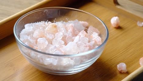 himalayan pink salt in glass bowl