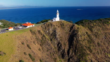 Tiro-De-Dron-Giratorio-Del-Faro-De-Cabo-Byron,-Australia