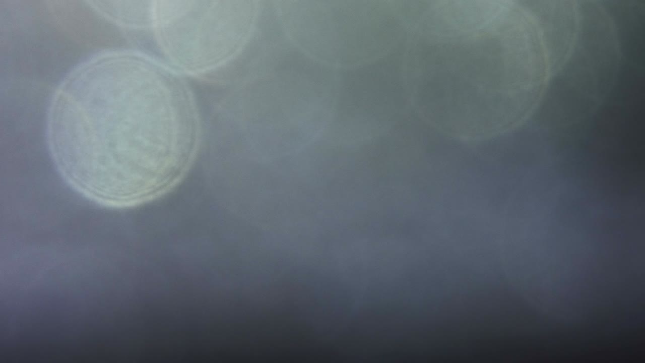 나무 석탄 회색, 금 및 은 bokeh 배경