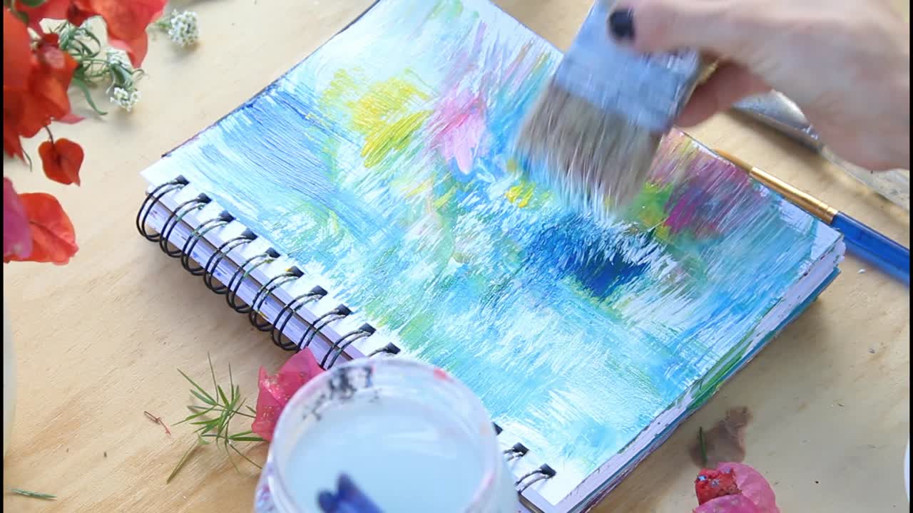 나선형으로 인 스케치북에서 그림을 그리는 것