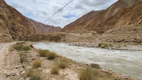 Indus-river-flowing-violently-through-Himalayan-Mountain-landscape-on-Leh-Hanle-route-in-Ladakh-India