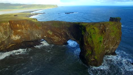 sesión de fotos con drones en la costa de islandia