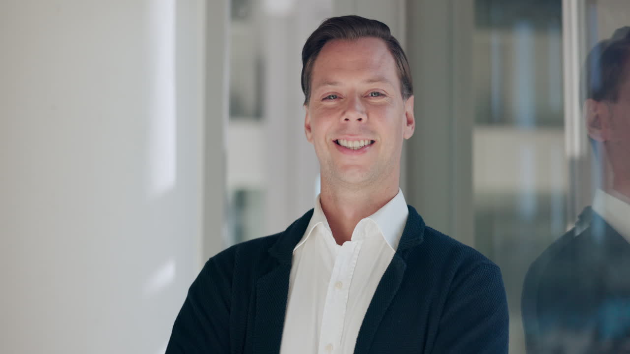 笑顔のビジネスマンの肖像画