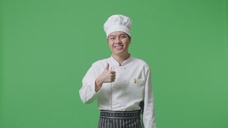 el chef levantando el pulgar.