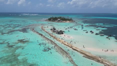 Haynes-Cay-Y-Rose-Cay-En-La-Isla-De-San-Andrés-En-Colombia-Durante-El-Verano