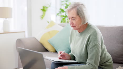 Laptop,-Schreiben-Und-Unterlagen-Für-Die-Rente