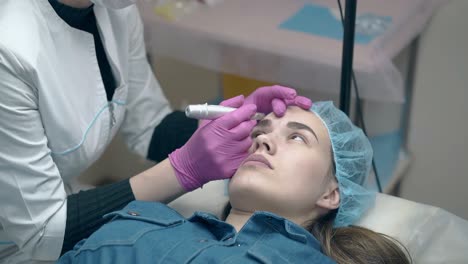 beautician-hands-in-pink-gloves-apply-permanent-make-up