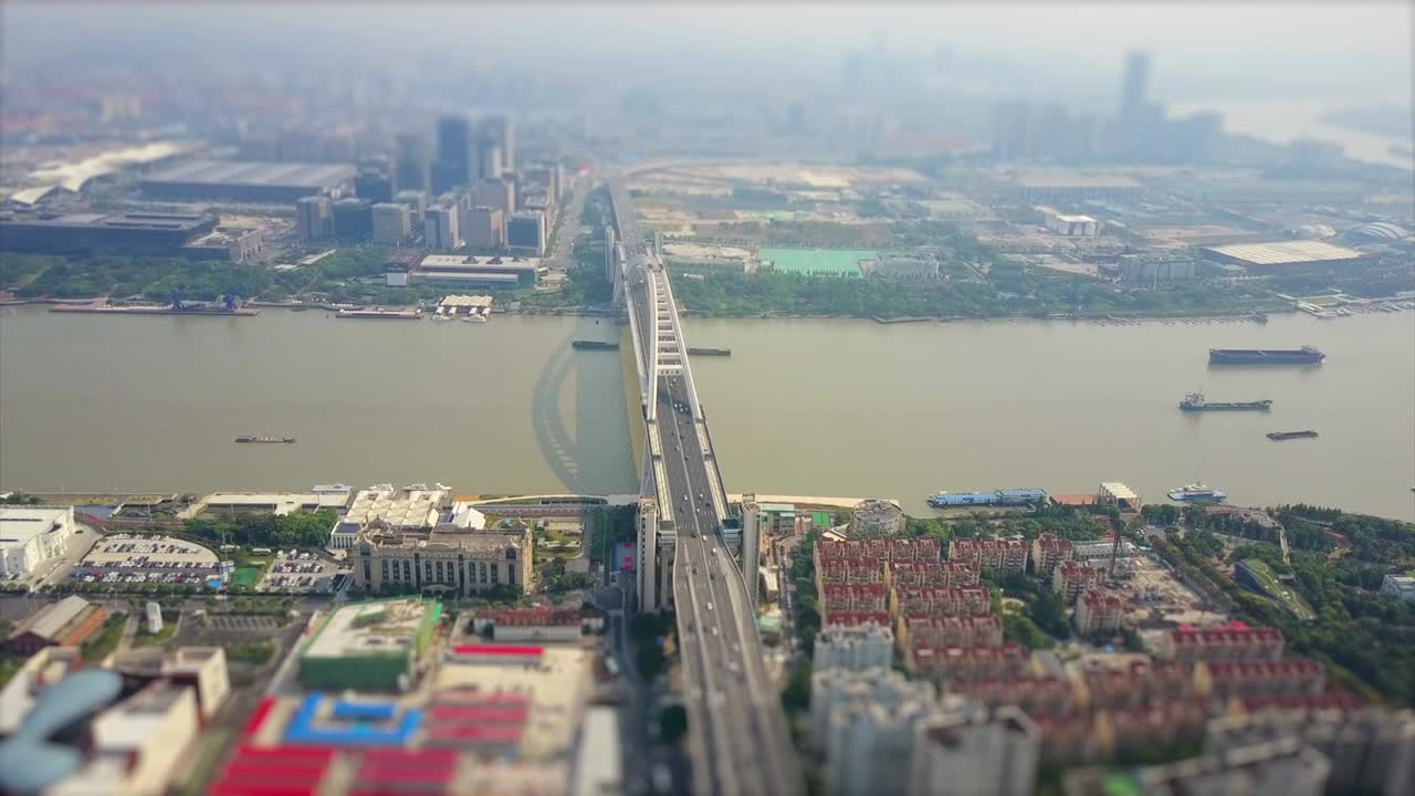hora del día paisaje urbano de shanghai tráfico puente lupu a la orilla del río panorama aéreo 4k inclinación cambio china