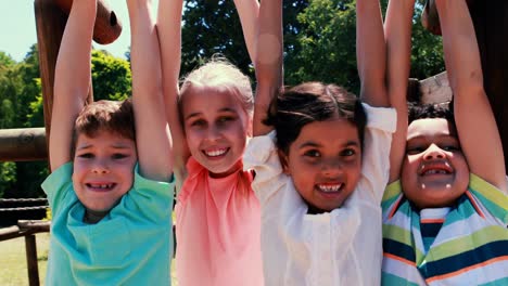 Kinder-Spielen-Zusammen-Im-Park