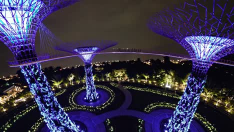 el bosque de superárboles por la noche, jardines junto a la bahía, singapur