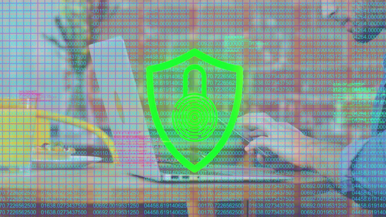 animación de candado en escudo, números sobre hombre caucásico usando portátil y tableta digital en cafés