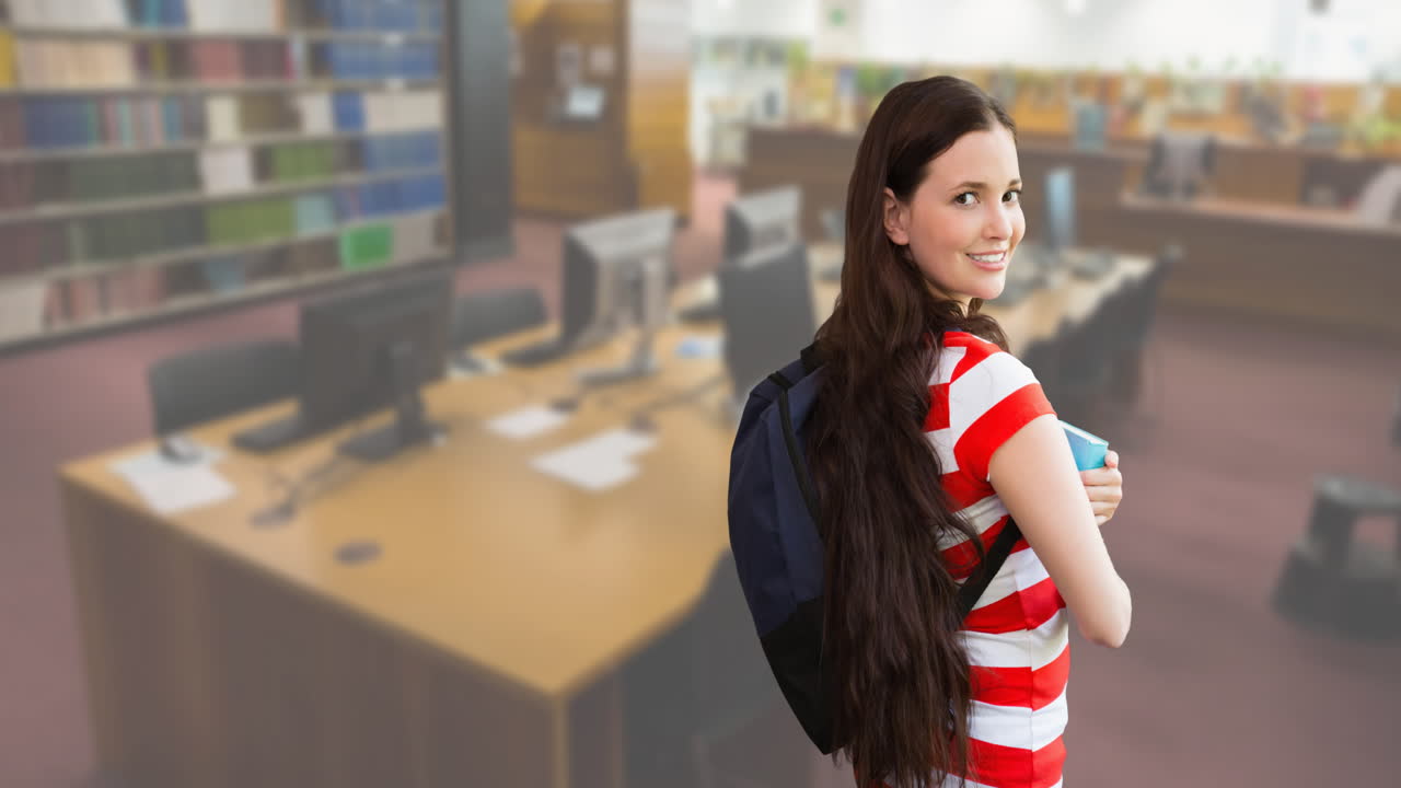 animación del texto de la semana del libro sobre una estudiante caucásica que sostiene un libro en la biblioteca