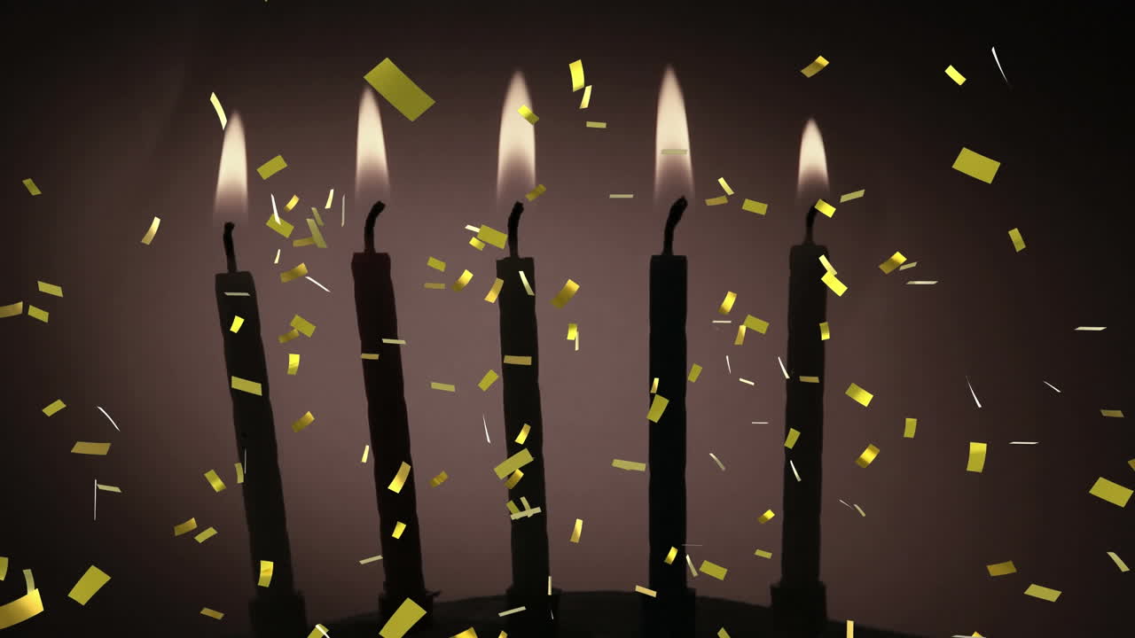 animación de confeti de oro cayendo sobre velas de pastel de cumpleaños encendidas