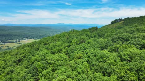 Imágenes-Aéreas-De-Drones-Del-Horario-De-Verano-De-Shawangunk-En-Las-Montañas-Catskill-En-El-Valle-Del-Hudson-De-Nueva-York