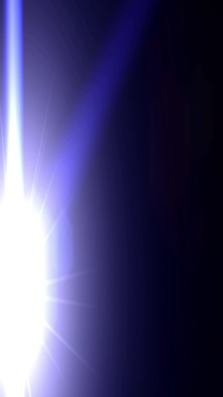 Effetto lens flare blu brillante su sfondo nero