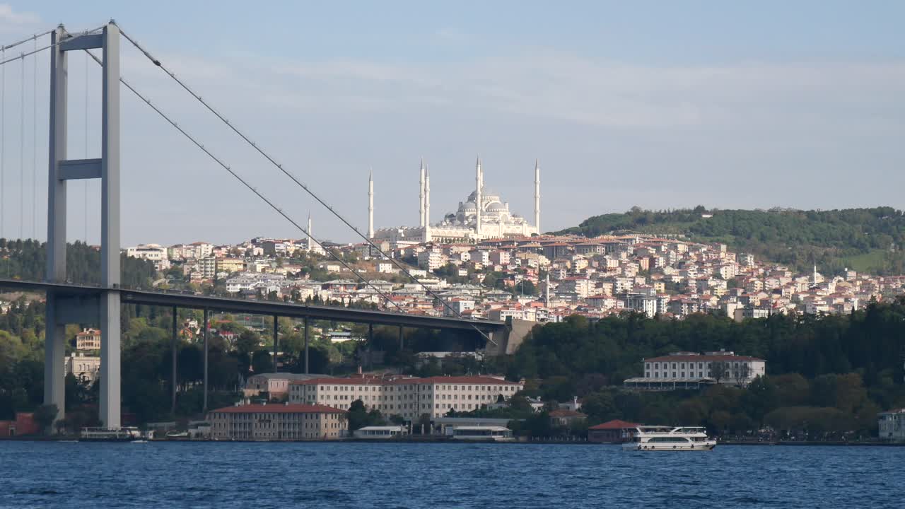 paisaje de la ciudad de estambul con puente y mezquita