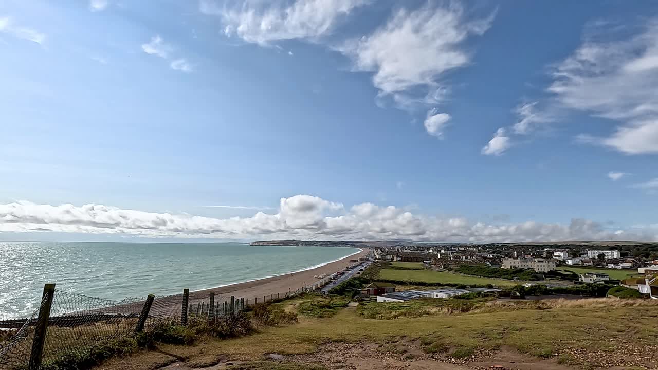브라이튼 해변과 마을의 풍경