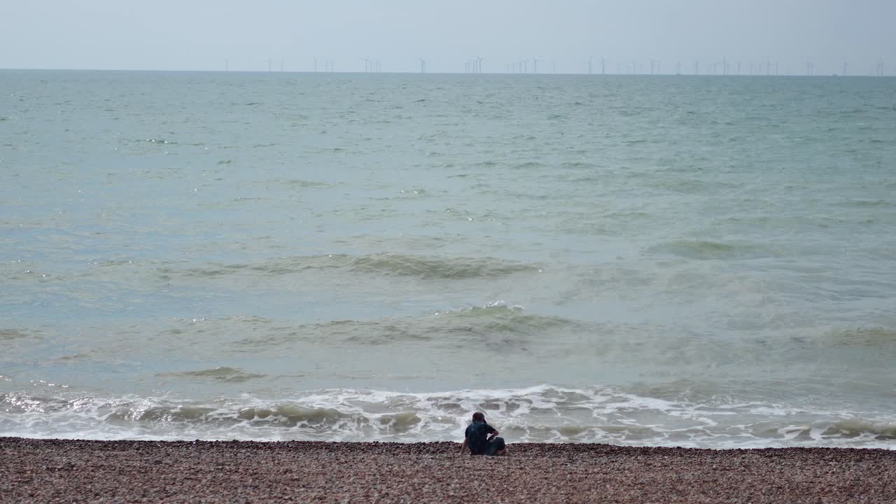 바가에 혼자 앉아 있는 사람