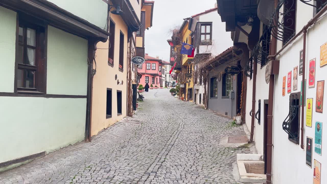 Distretto di Odunpazari nella città vecchia di Eskisehir con case colorate in Turchia.