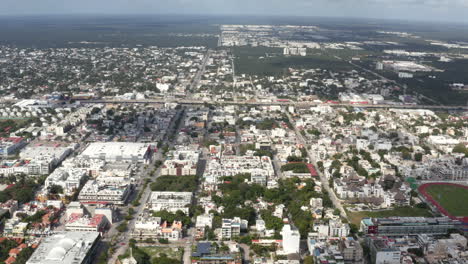 Wohngebiet-Mit-Häuserblöcken-Und-Straßen-In-Playa-Del-Carmen