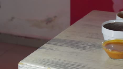pollos con sabor en tabla de cortar