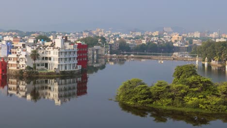 Udaipur,-También-Conocida-Como-La-Ciudad-De-Los-Lagos,-Es-Una-Ciudad-En-El-Estado-De-Rajasthan-En-India.-Es-La-Capital-Histórica-Del-Reino-De-Mewar-En-La-Antigua-Agencia-Rajputana.