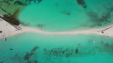 Turquoise-waters-and-a-sandy-strip-connecting-islands-in-cayo-de-agua,-daytime,-aerial-view