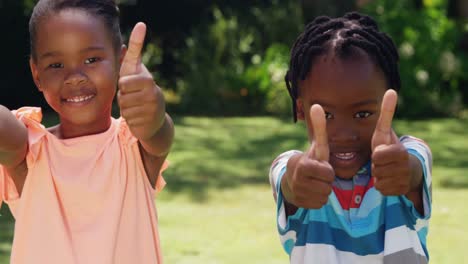 Children-smilling-with-thumbs-up