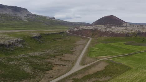 Abgelegene-Kirche-Am-Lavafeld-In-Der-Nähe-Des-Vulkankraters-In-Snaefellsnes,-Westisland