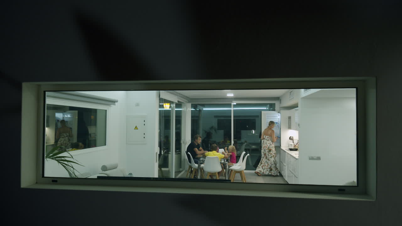 Family is going to have dinner together at home