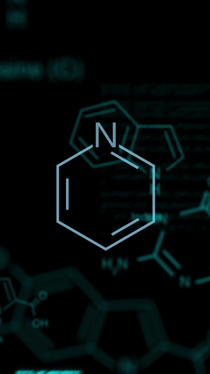 Animazione di elaborazione dati su diagrammi di elementi su sfondo nero.