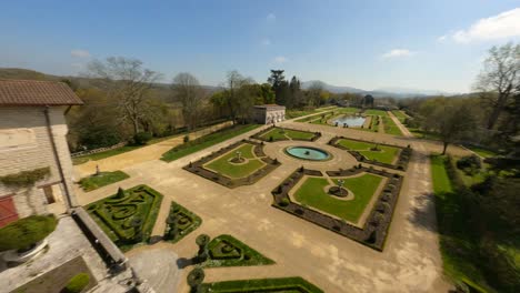 Villa-Arnaga-Y-Jardines-Circundantes,-Cambo-les-bains-En-Pirineos-Atlánticos,-Nueva-Aquitania-En-Francia