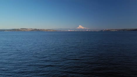 left to right parallax of commencement bay tacoma wa and mt