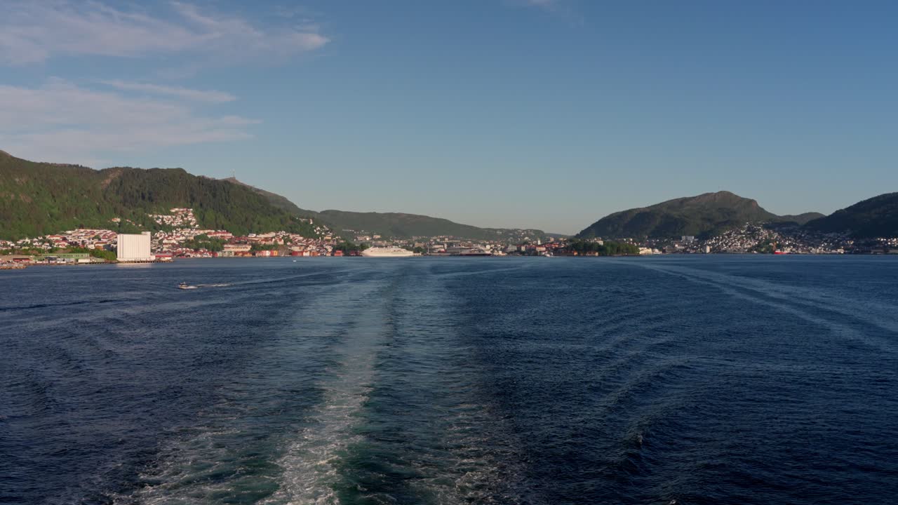 A cruise from the city of Bergen to the open sea on a tourist ship