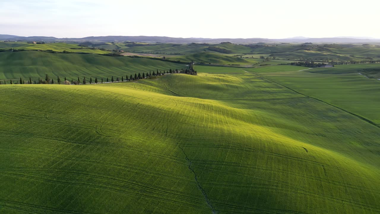 Drone Tuscany Hills: Spellbinding Aerial Footage Capturing the Rolling Landscapes and Idyllic Beauty of Italy's Iconic Tuscan Countryside
