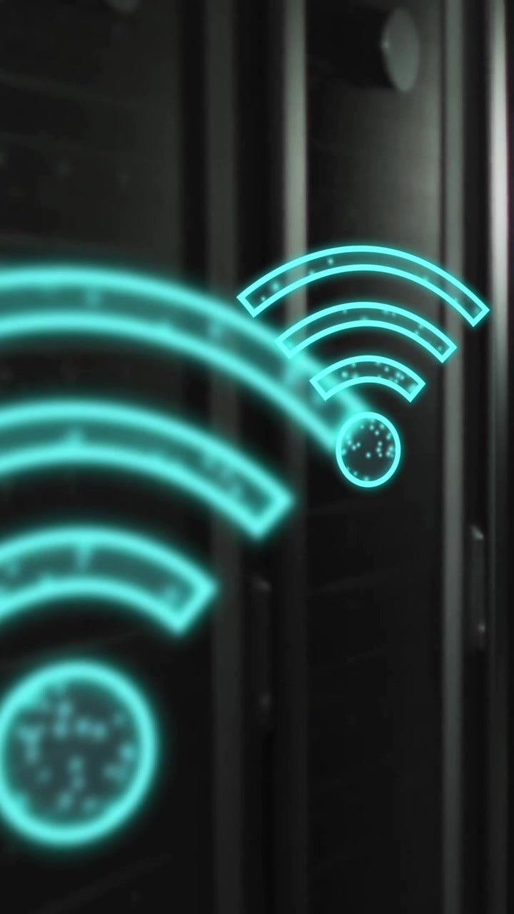 Veri merkezindeki sunucu rafları üzerinde Wi-Fi sinyal simgeleri animasyonu