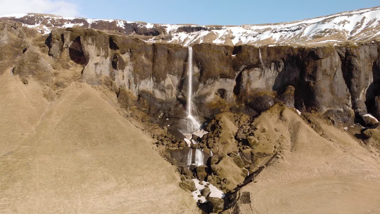 아이슬란드에서 폭포의 드론 샷