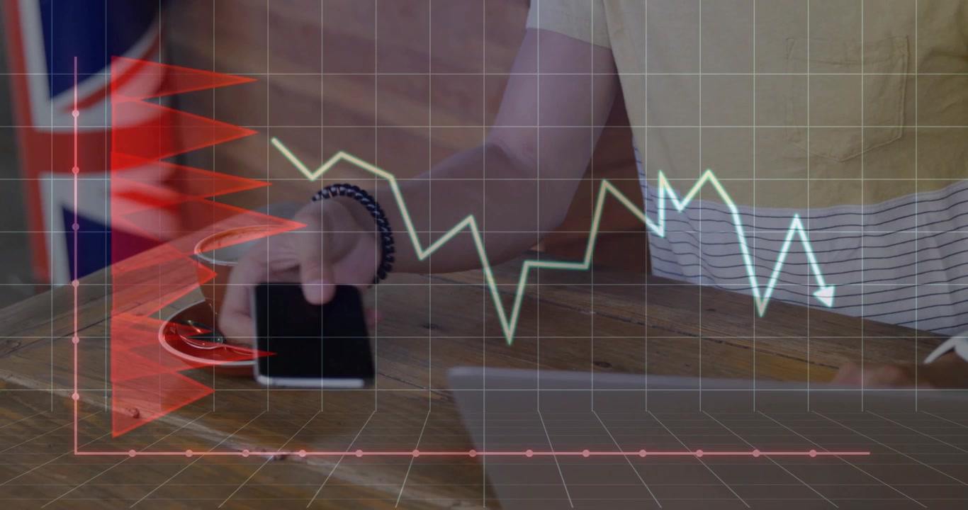 Cliente de café tocando na tela do telefone aciona gráfico financeiro para verificar dados de mercado, limpando o pires.