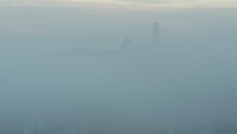 Kirche-Im-Nebel