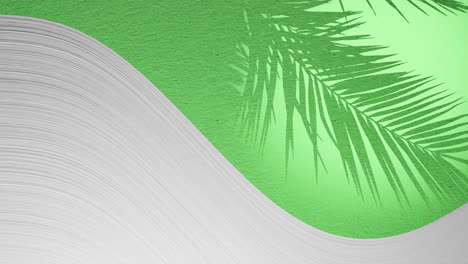 Weiße-Gipswelle-Unter-Lindgrünem-Texturhintergrund-Mit-Palmwedelschatten