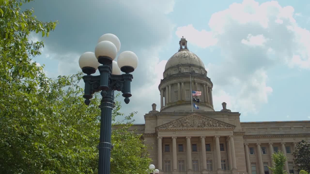 켄터키 국회 의사당의 슬라이딩 샷