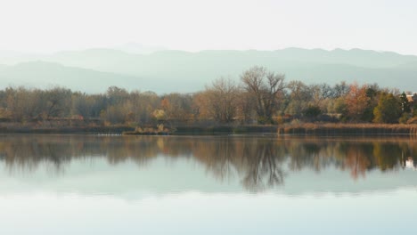 Paisaje-Acuático-De-Boulder-Colorado,-Estanques-De-Boulder-Colorado-Temporada-De-Otoño