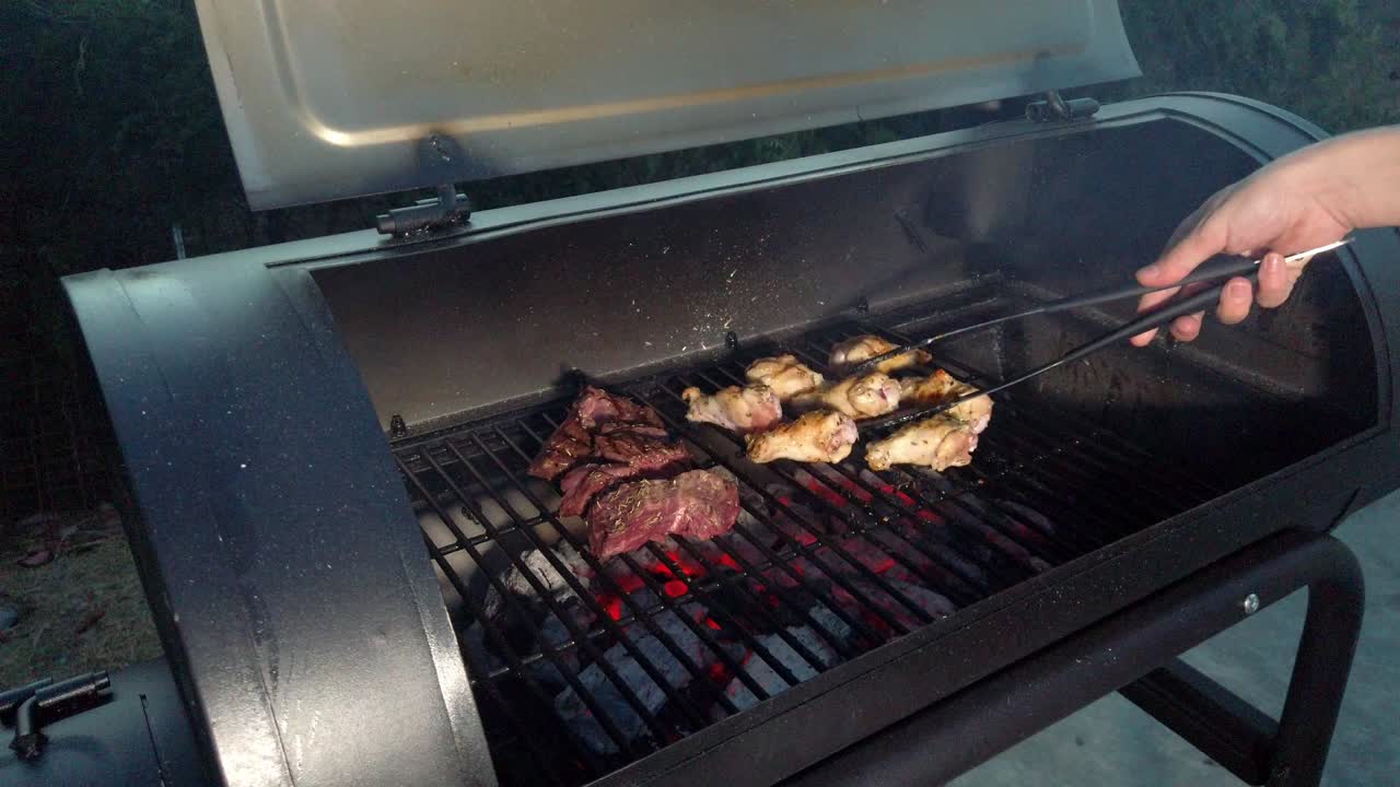 여름 바베큐에 닭 날개