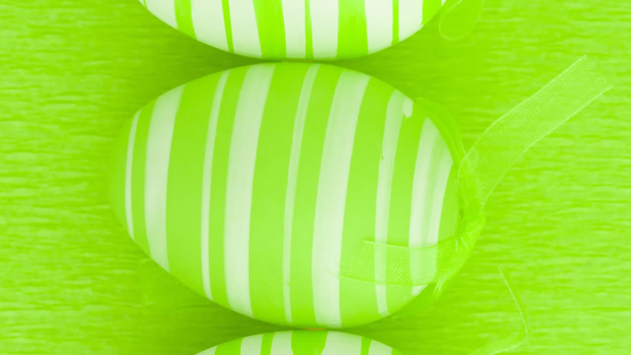 animación de huevos de pascua sobre fondo verde