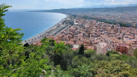 Vista-De-La-Bonita-Nizza-Desde-El-Parque-De-La-Colline-Du-Chateau