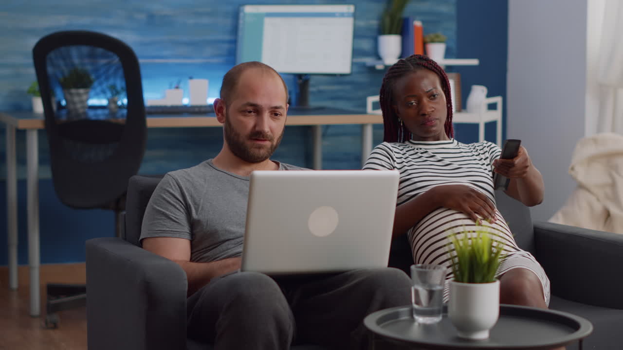 Young interracial partners with pregnancy using technology