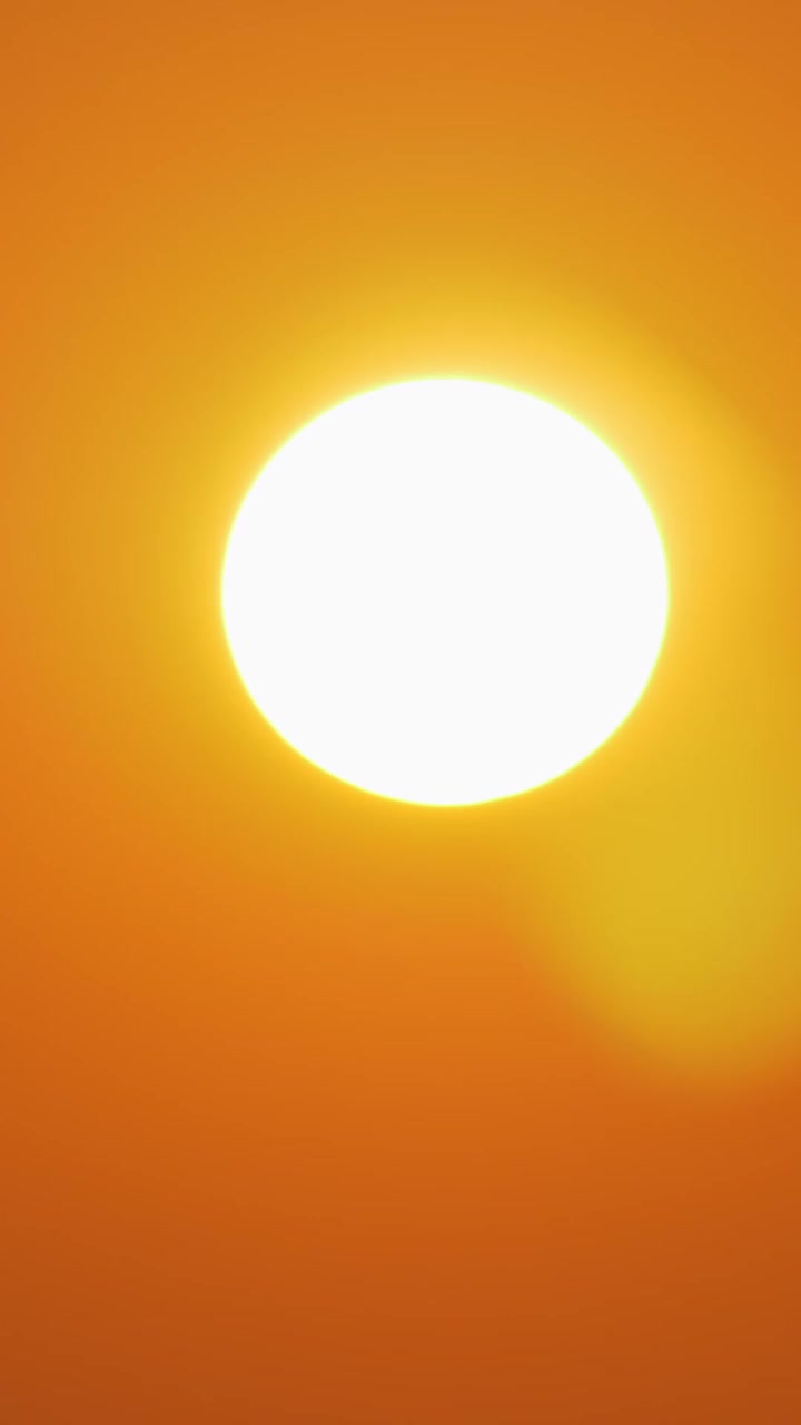 Gylden sol på orange himmel