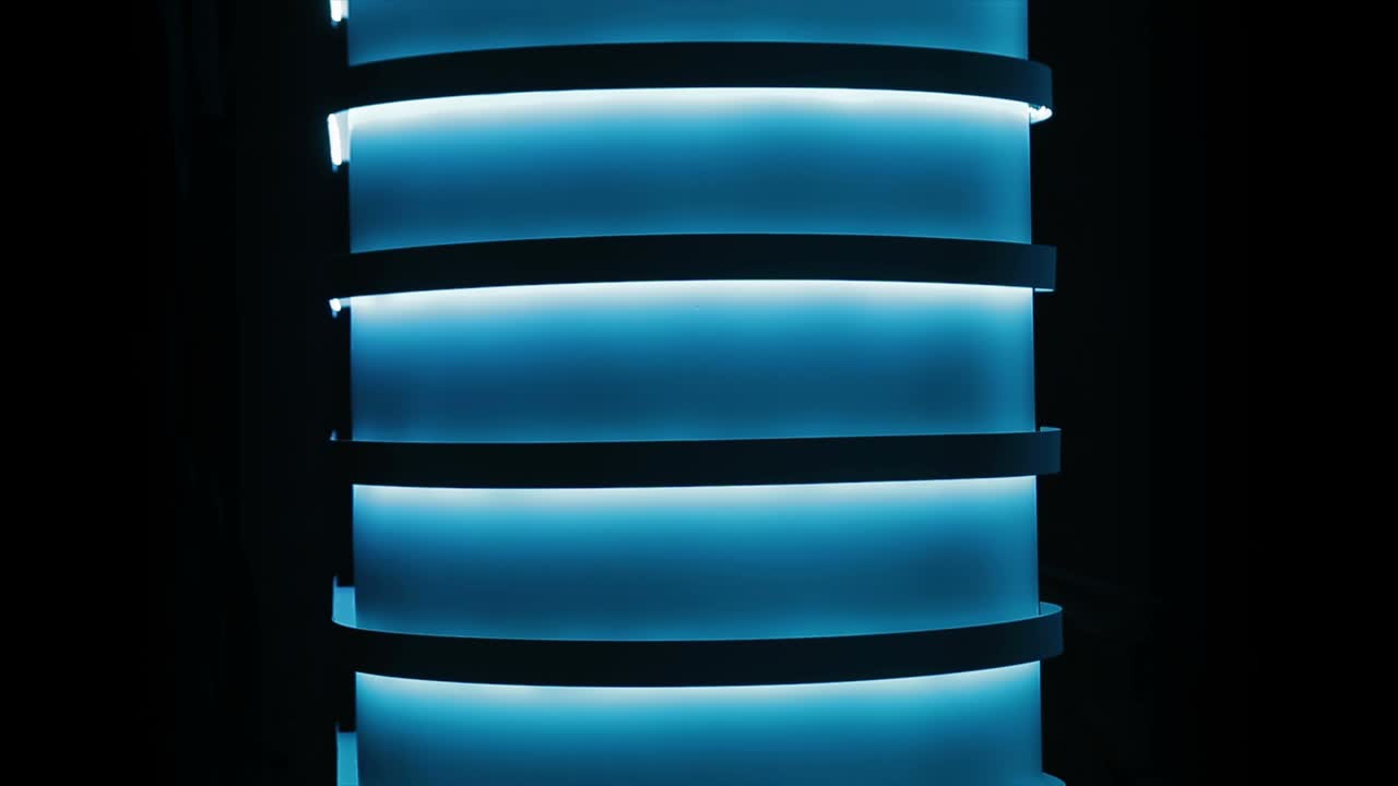 pared del escenario con luz de colores cambiantes