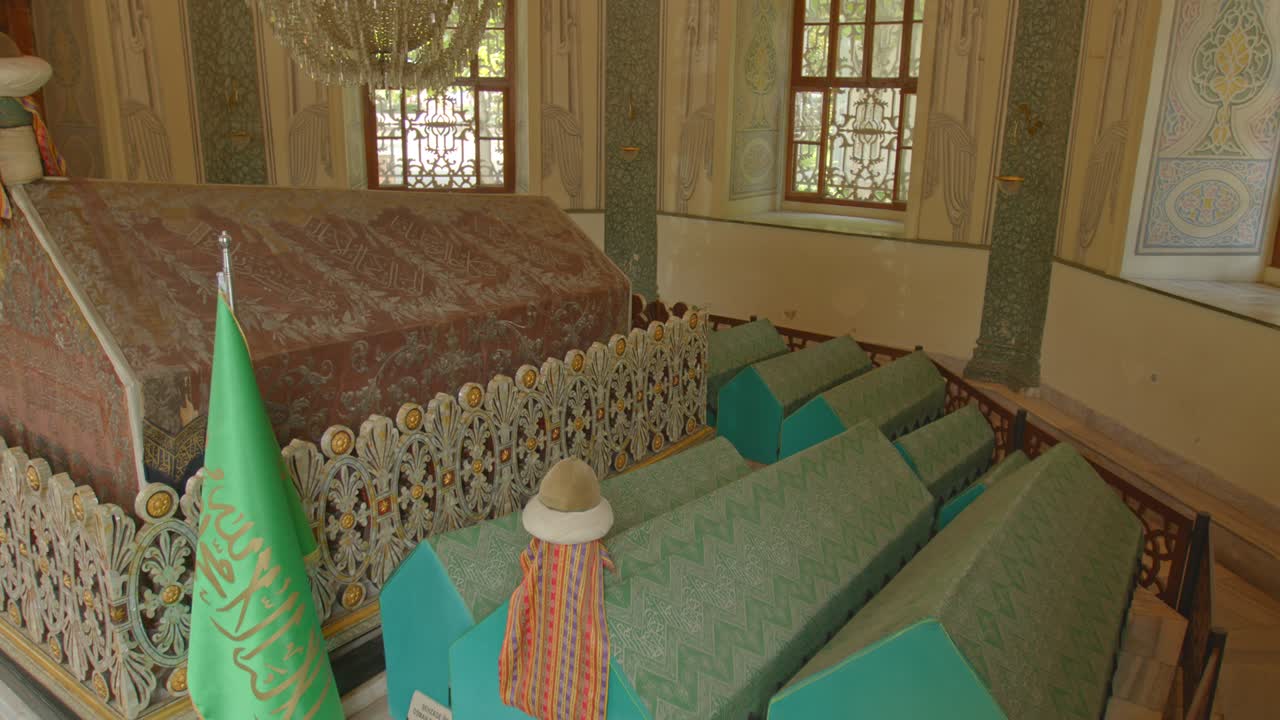 bursa, turquía - 18 de julio de 2020: mausoleo de orhan gazi y osman gazi en bursa, turquía